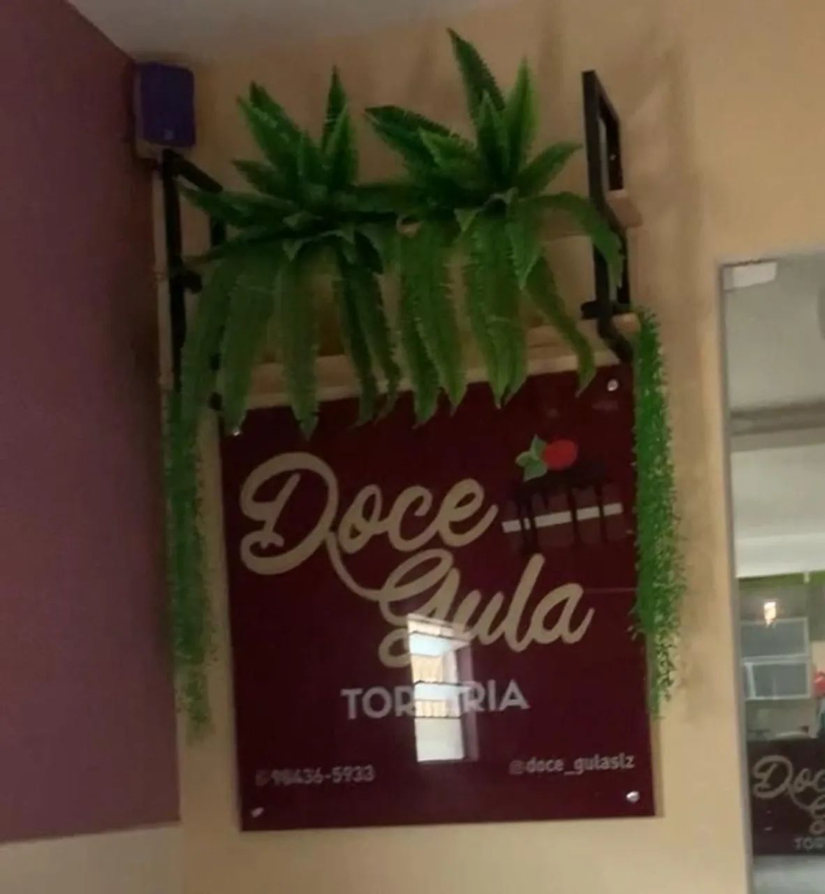 Vidro 1,10x1,10 com 4 furos. Ideal para seu negócio!