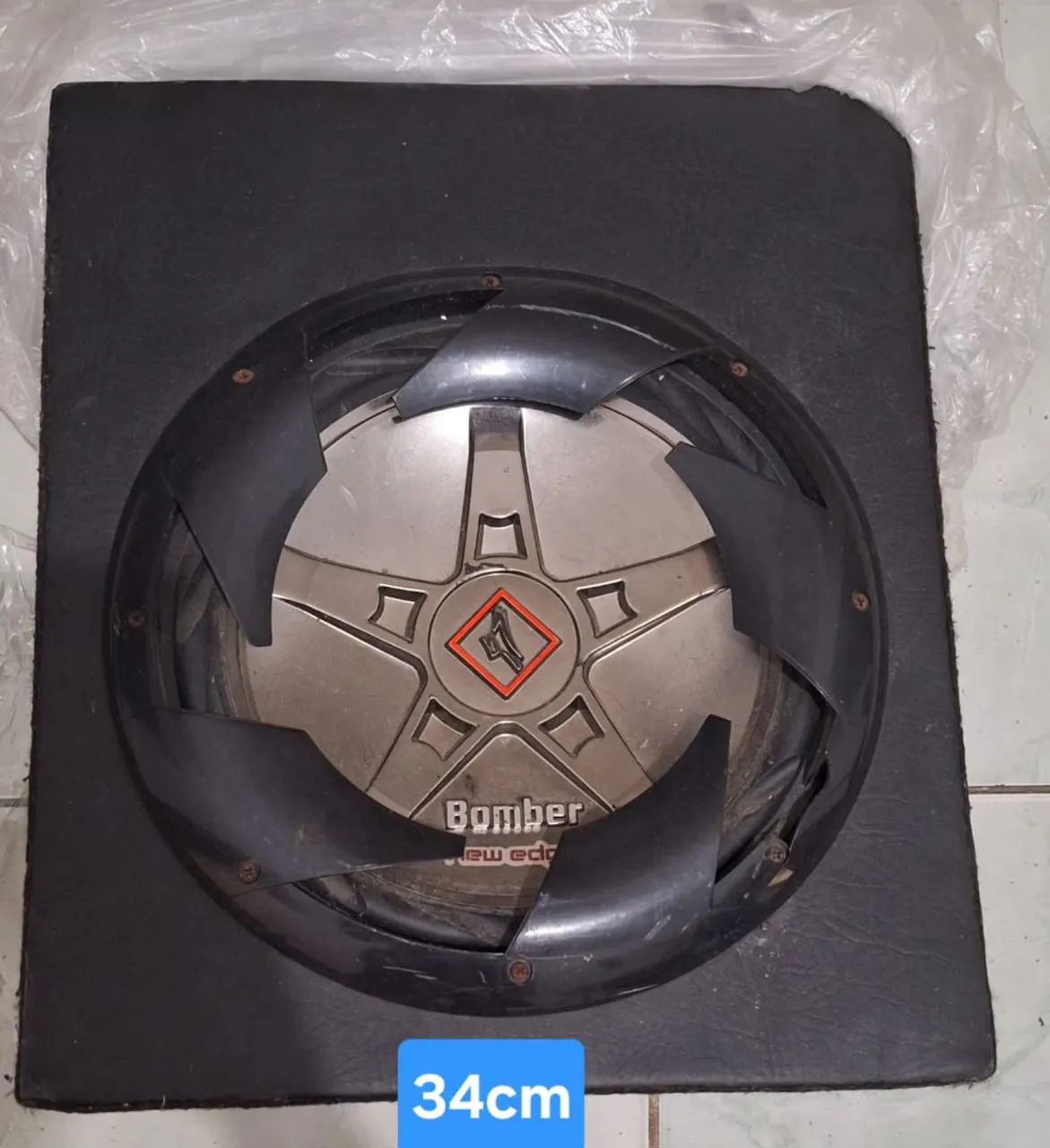 Caixa de som selada Com Subwoofer Bomber New Edge