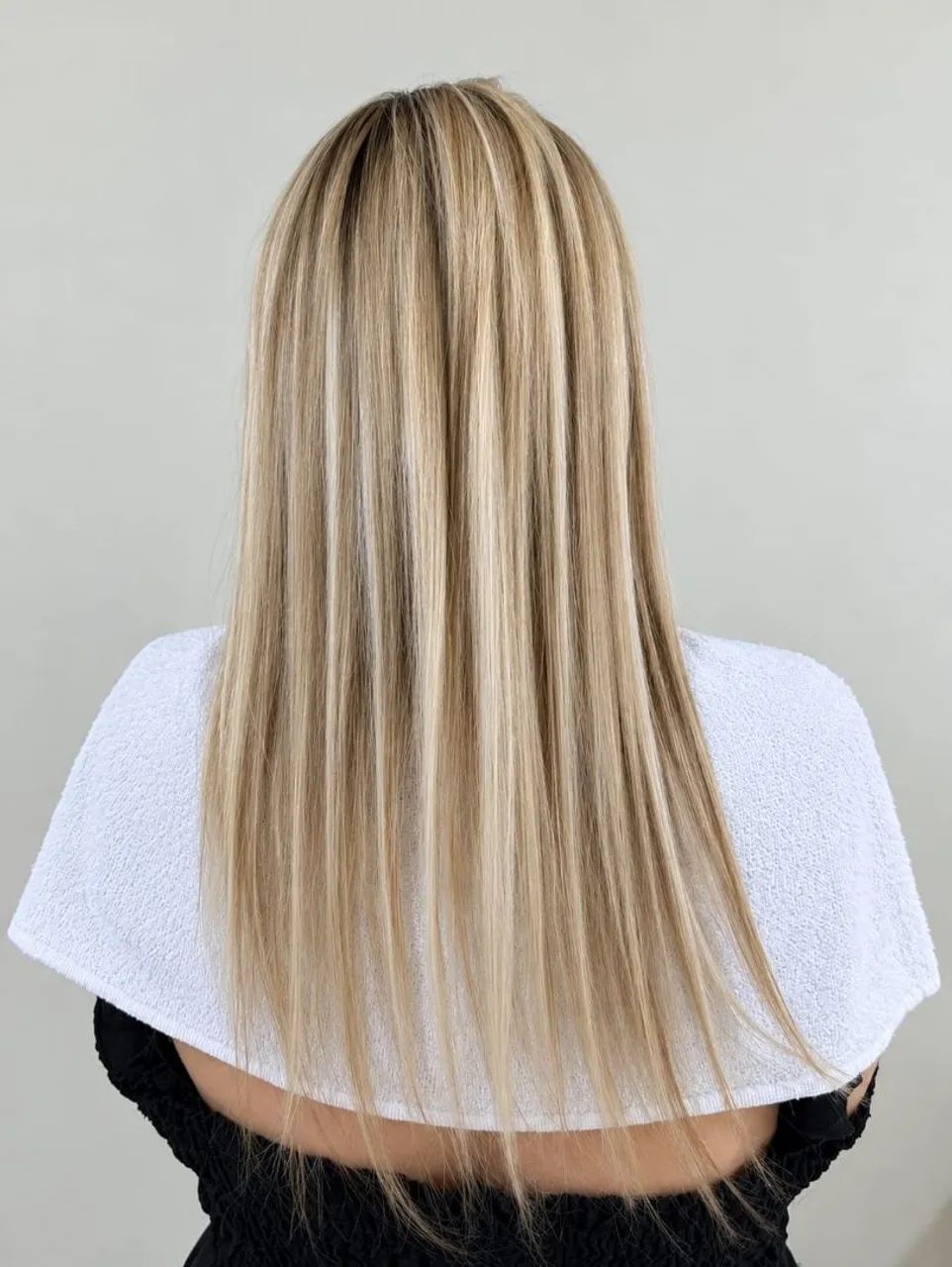 Colocação e manutenção de mega Hair 