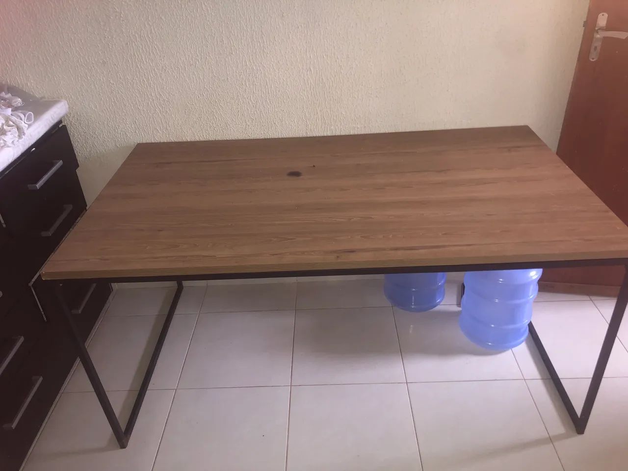 Mesa de madeira com base de ferro  - Foto 3