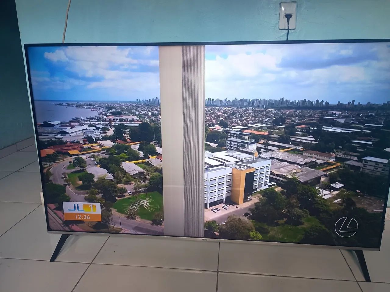 Vendo TV de 65 polegadas smart TV com listra na tela, não sei o problema dela. - Foto 3