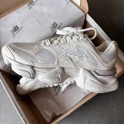 Tênis NewBalance 9060 Couro Feminino Cor: Branco - Numeração 36 - Foto 2