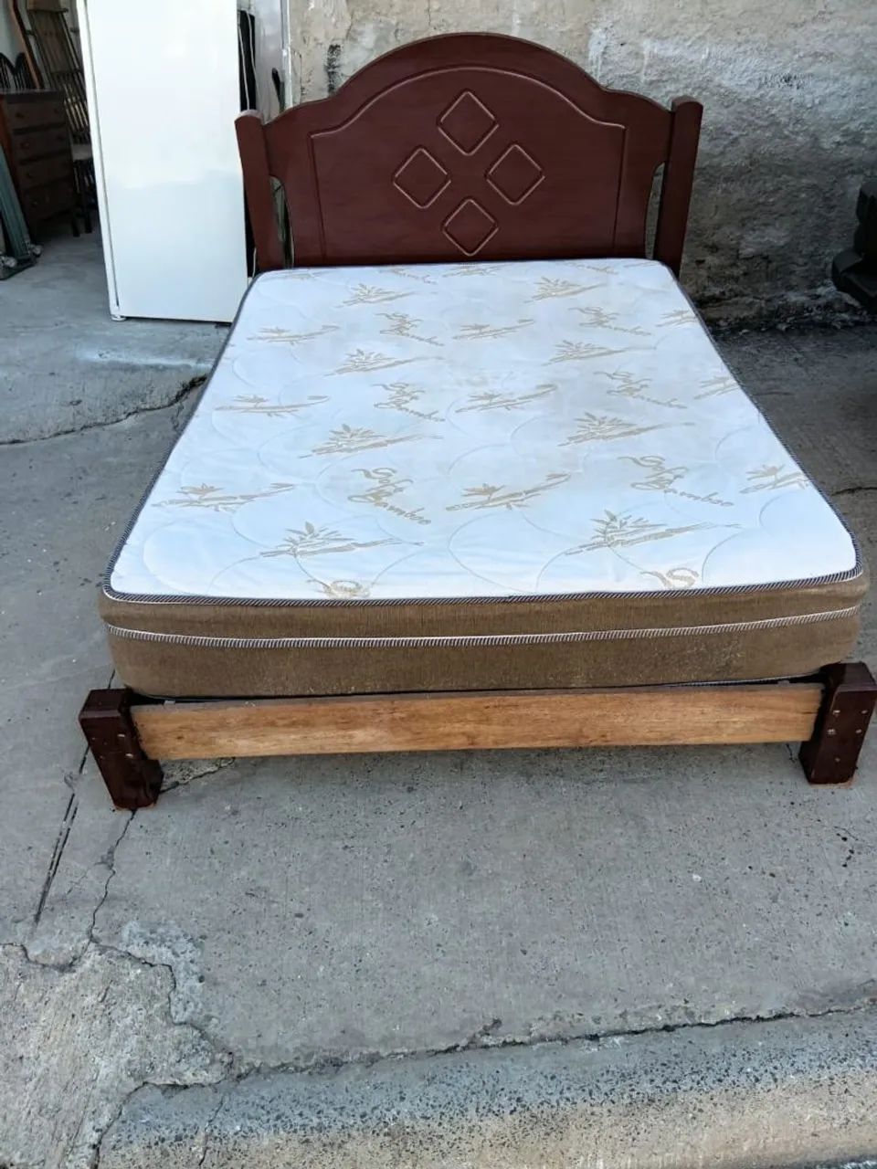 Cama de casal com colchão - aceito oferta - Foto 2