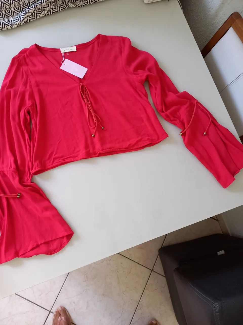 Blusa bata vermelho cereja P - Foto 2