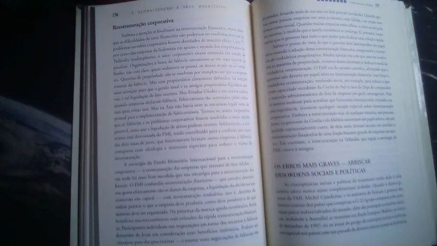 Livro  A globalização e seus malefícios  - Foto 3