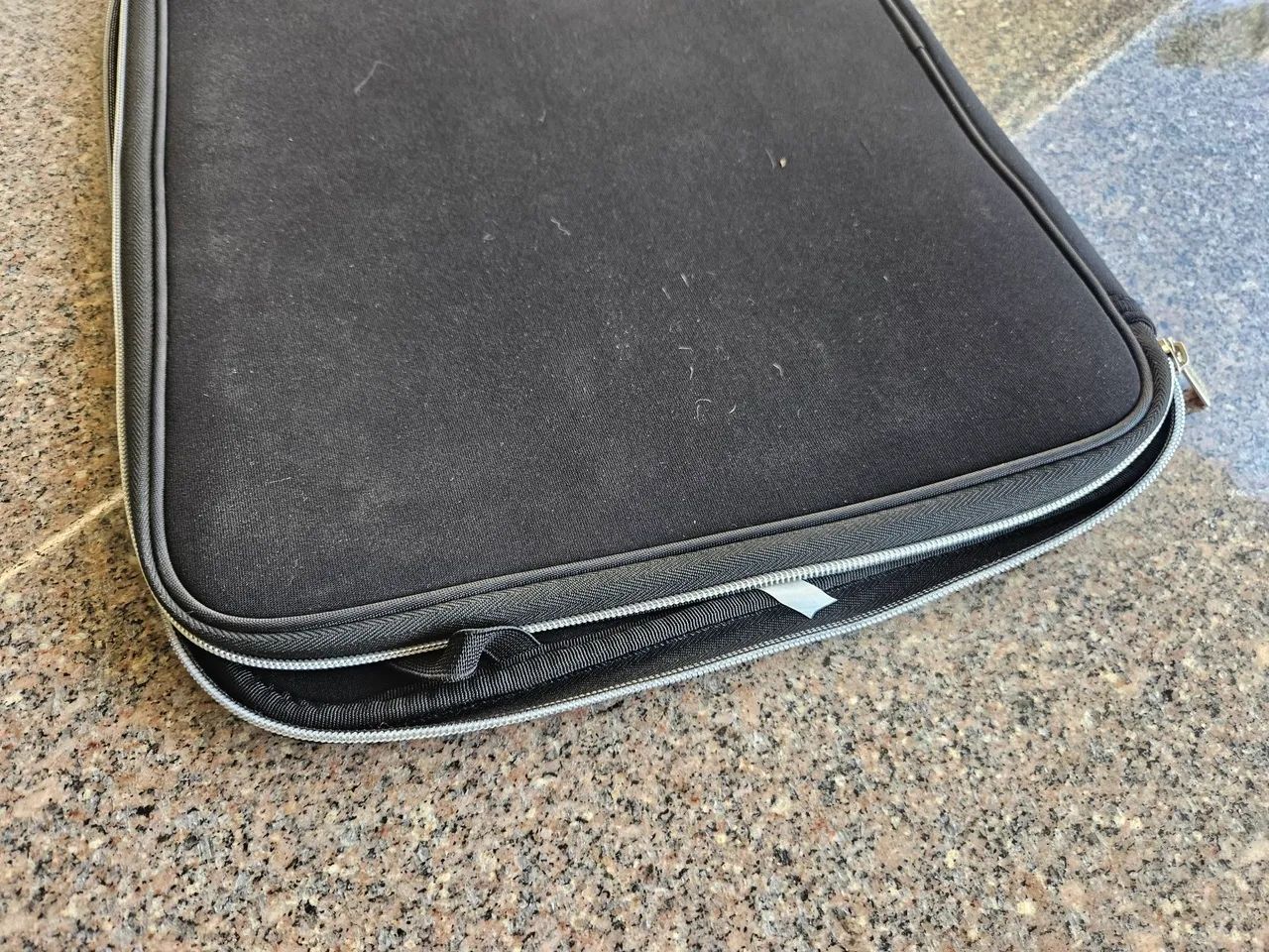 Bolsa com zíper para notebook cor preto - Foto 2
