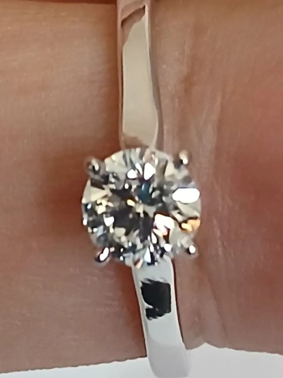 Solitária em ouro branco 750/18 kls. CVD