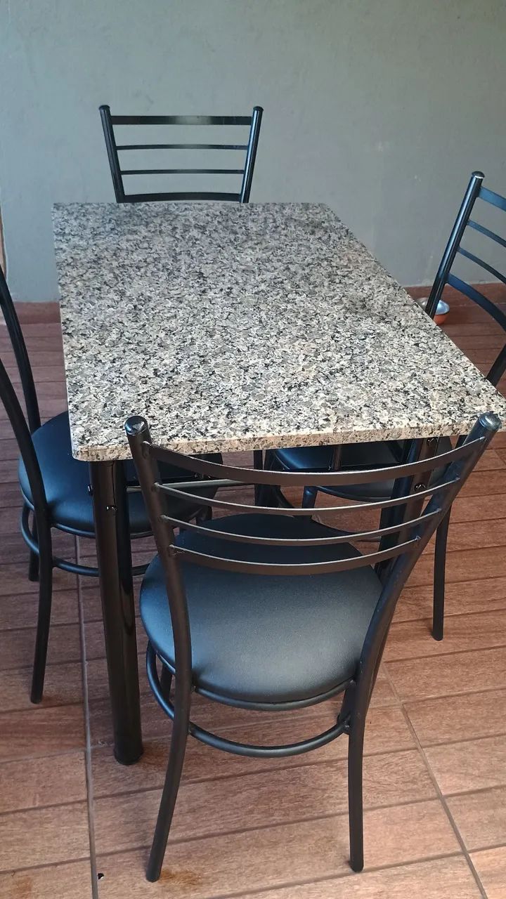 Mesa de mármore com 4 cadeiras 90- centímetros com 60 Largura  - Foto 3