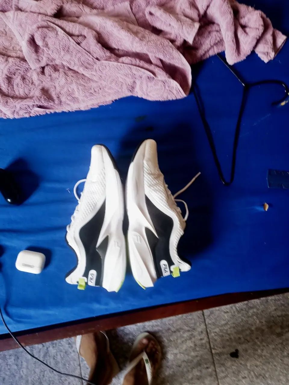 Fila Recovery  branco  com detalhes de verde e preto  - Foto 3