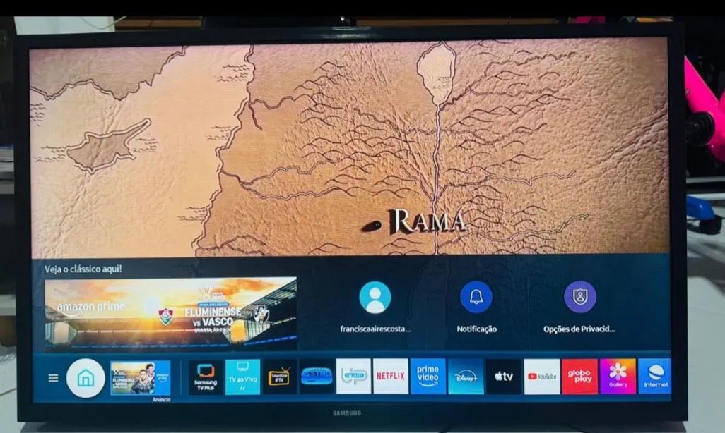 Vendo tv Samsung smart de 32", tv completa, funcionando perfeitamente. 