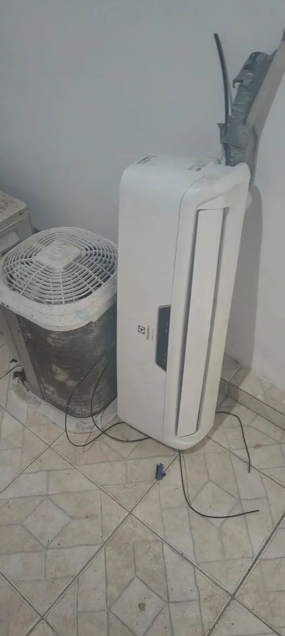 Ar-Condicionado Split Electrolux 9.000 BTUS funcionando 