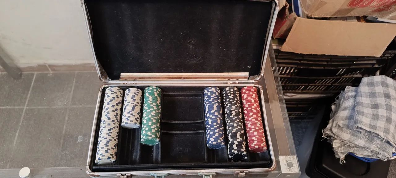 Maleta de poker com fichas de jogo 