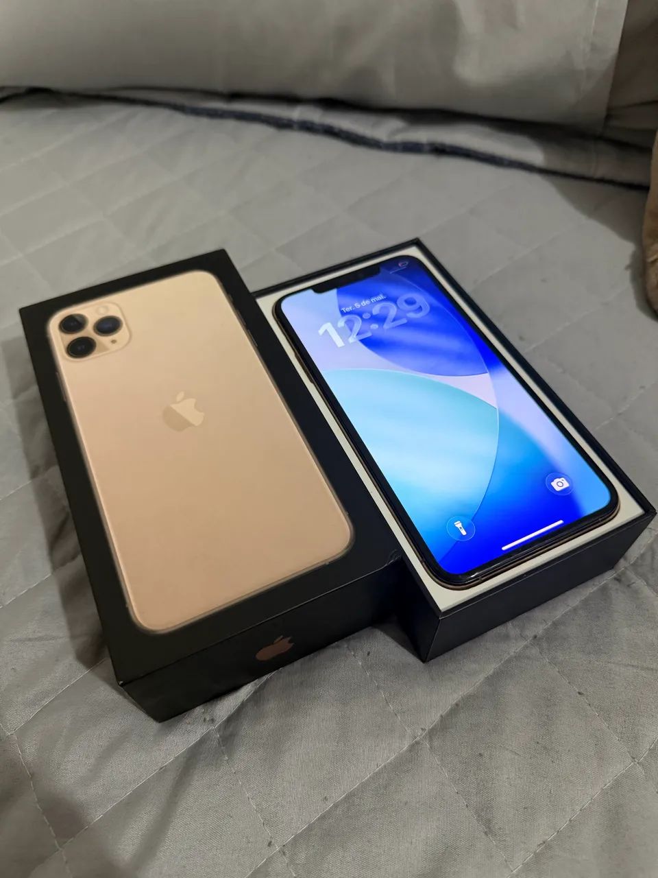 IPhone 11 Pro Max gold 64gb! Aceito cartão até 12x. - Celulares e