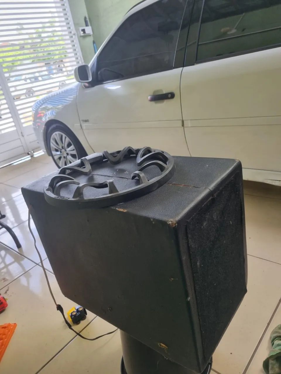 Vendo caixa para sub de 12