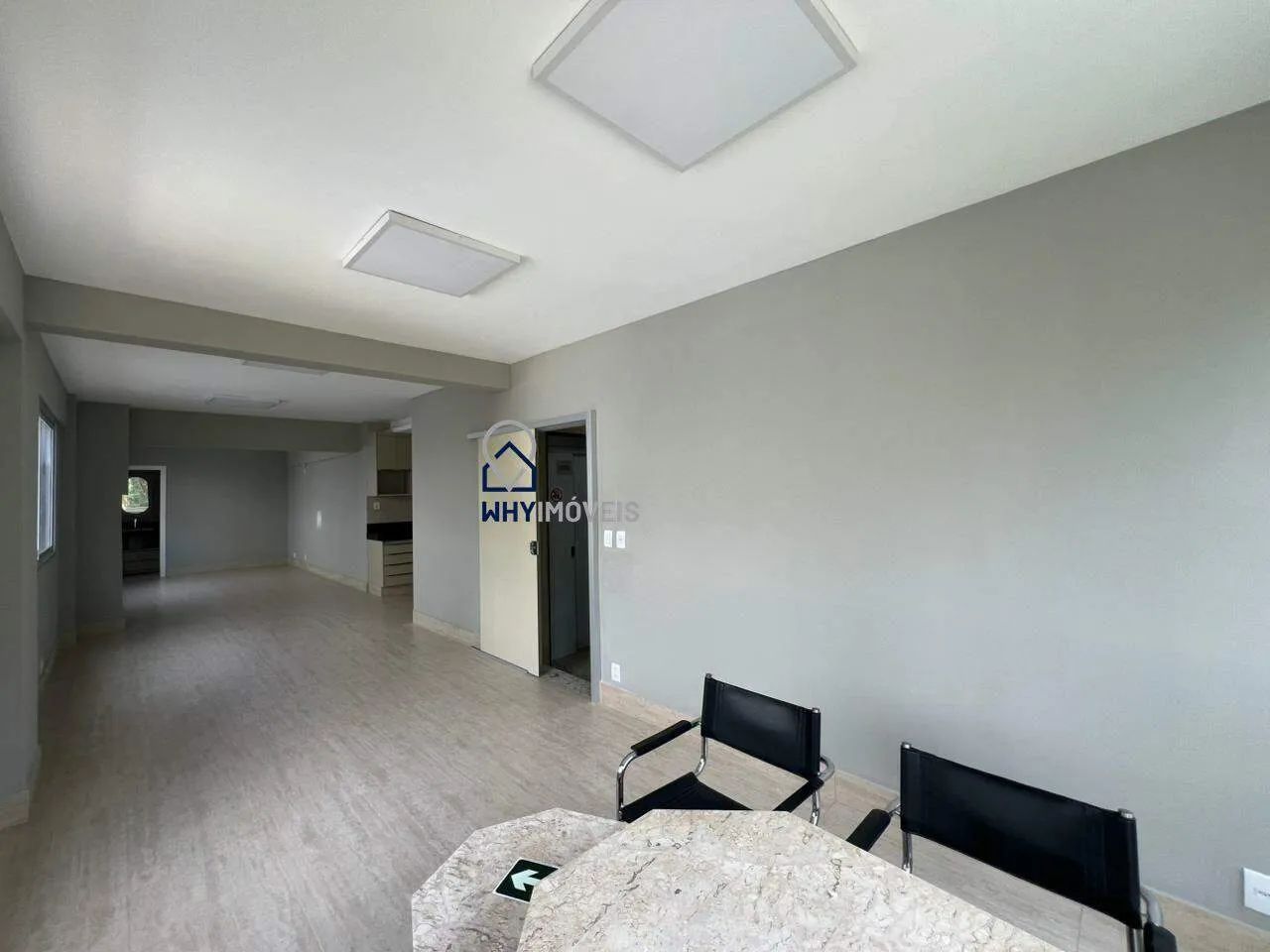 Sala comercial com 01 vaga para locação no Santa Lucia