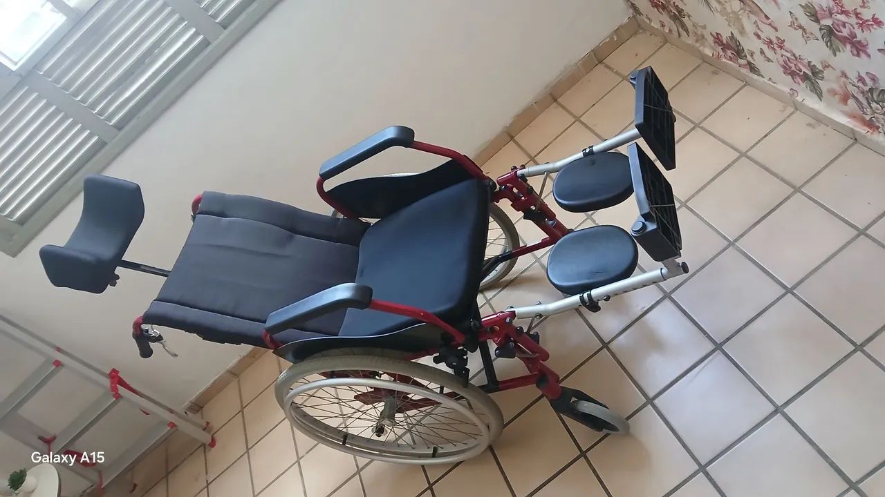 Cadeira de rodas  - Foto 2