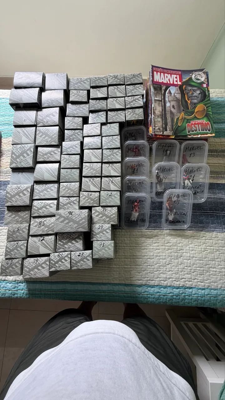 Coleção miniaturas MARVEL com 73 bonecos, com revistas. - Foto 2