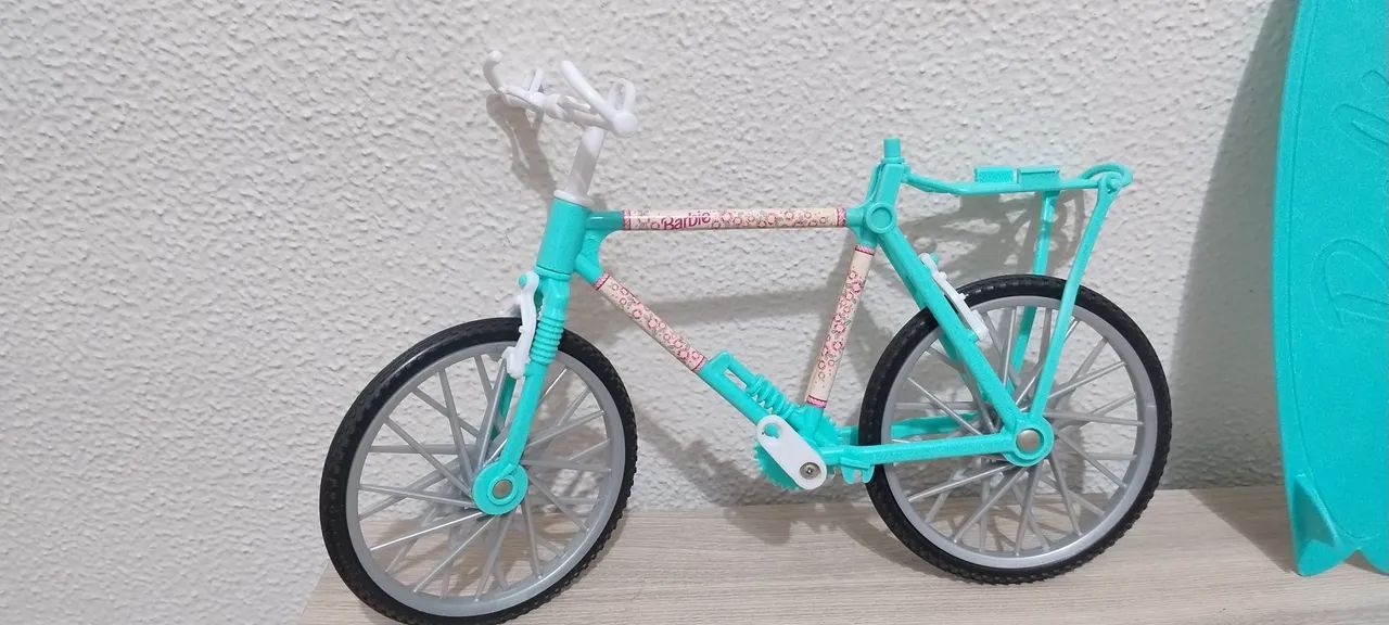 Bicicleta Barbie original Mattel + Prancha de Surf - Foto 2