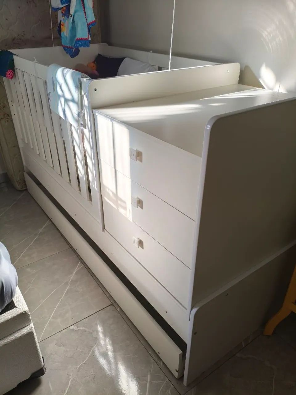 Berço (novíssimo) com cama em baixo.
