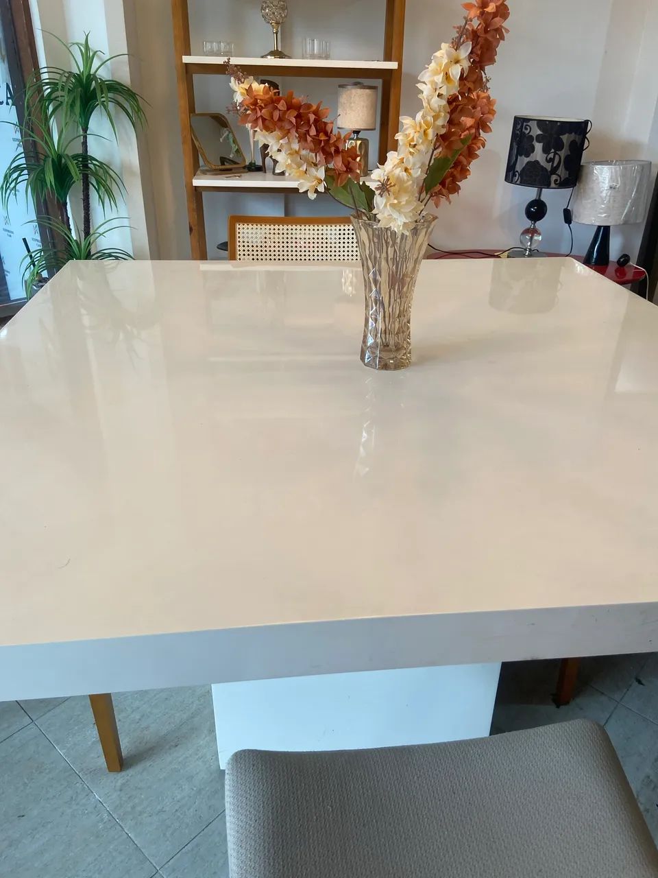 Mesa em laca quadrada /cadeiras vendidas  - Foto 3
