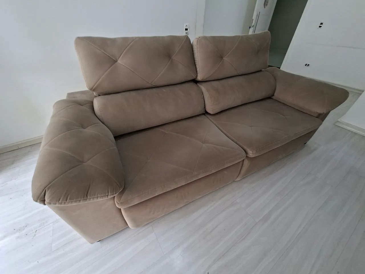 Torrando Sofá, semi novo, para retirar no Santa Cândida! - Foto 4
