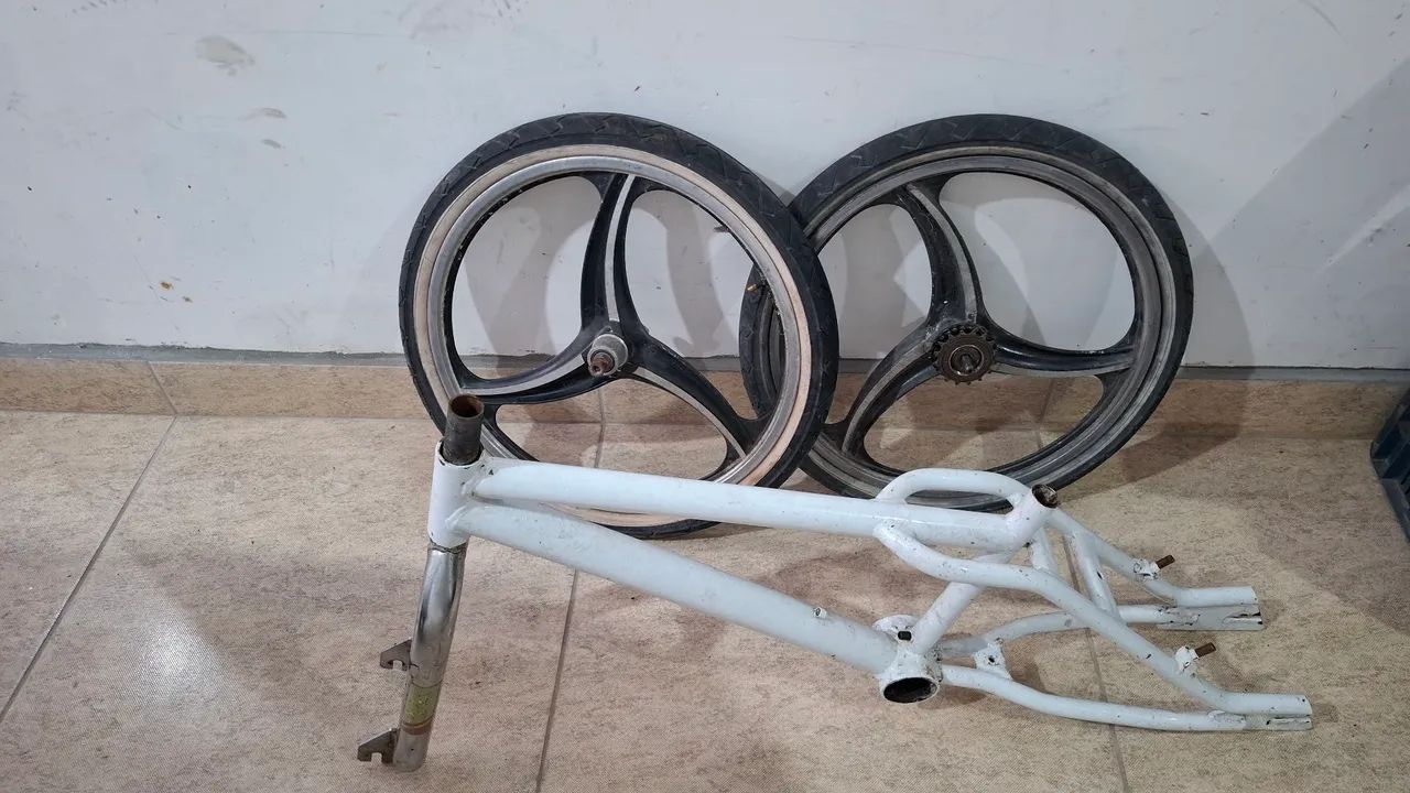 Par de rodas aro 20 e quadro - Foto 4