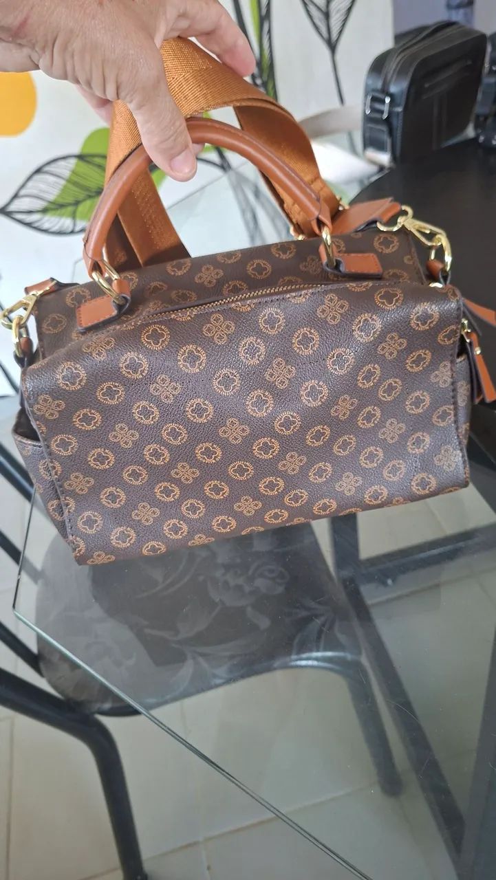Vende se algumas bolsas feminina  usada algumas vezes  - Foto 3