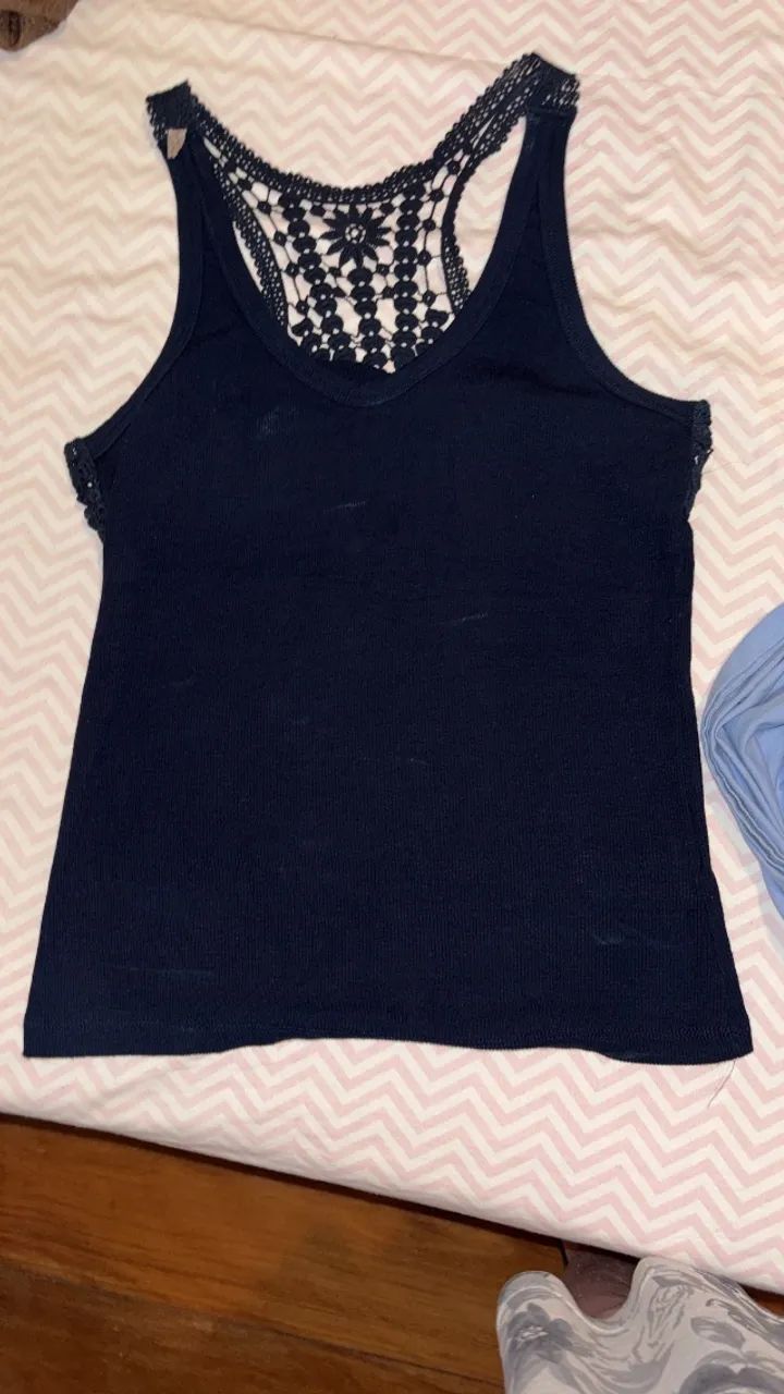 Lote de blusas camisetas  - Foto 2