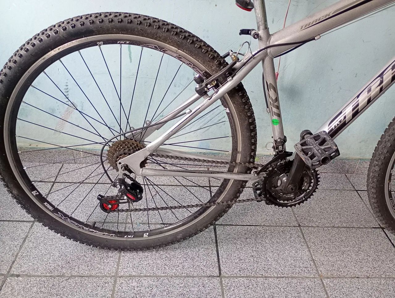 Bicicleta aro 29 tk3 cor cinza  - Foto 3