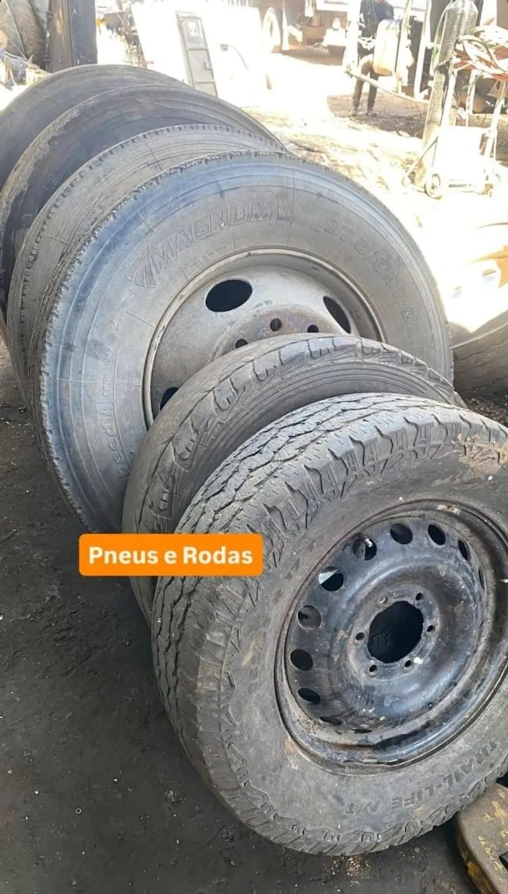 Pneus e rodas usados em bom estado
