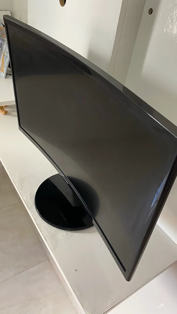 Monitor Samsung Curvo 24?