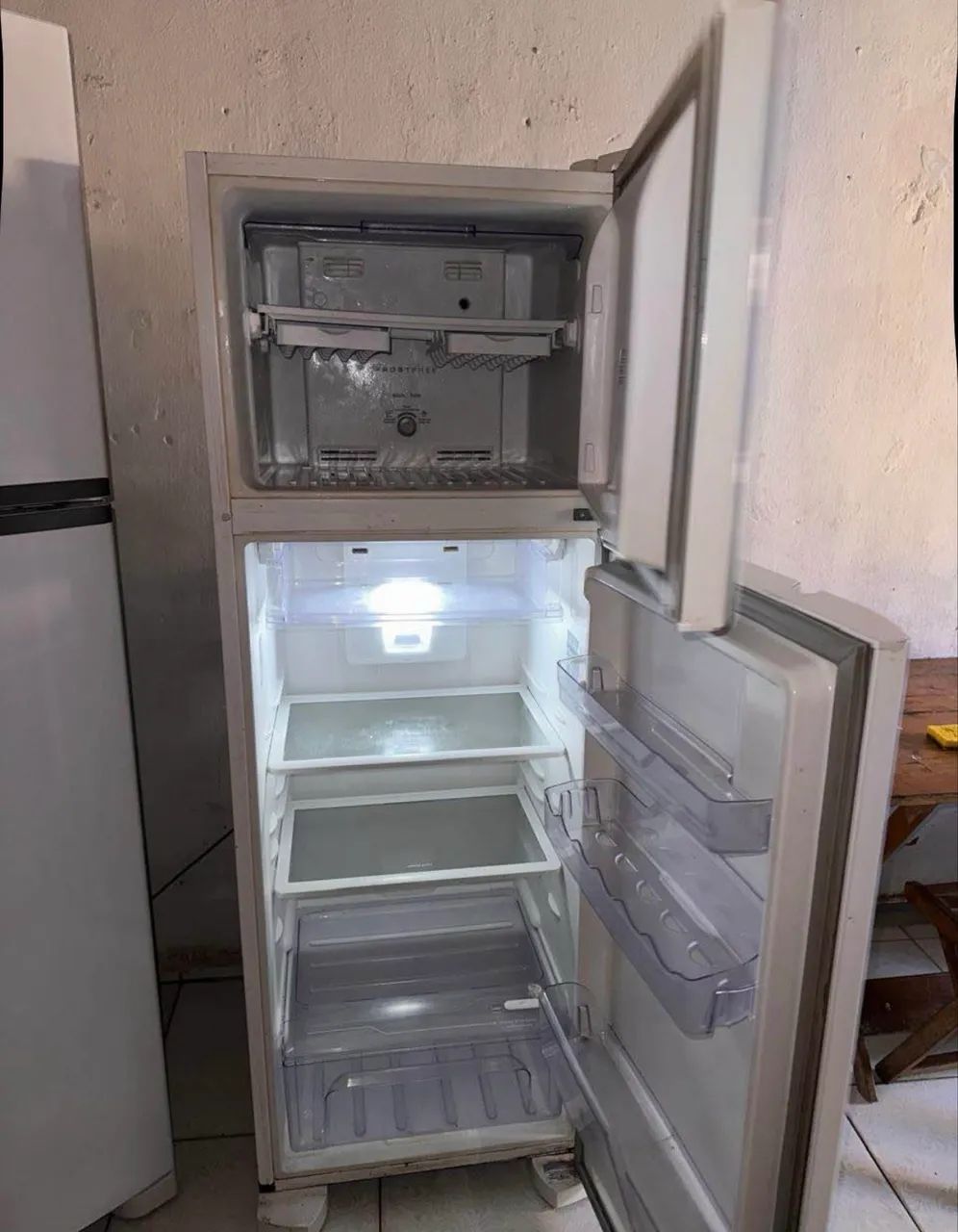 Geladeira consul, funcionando tudo perfeitamente!!!