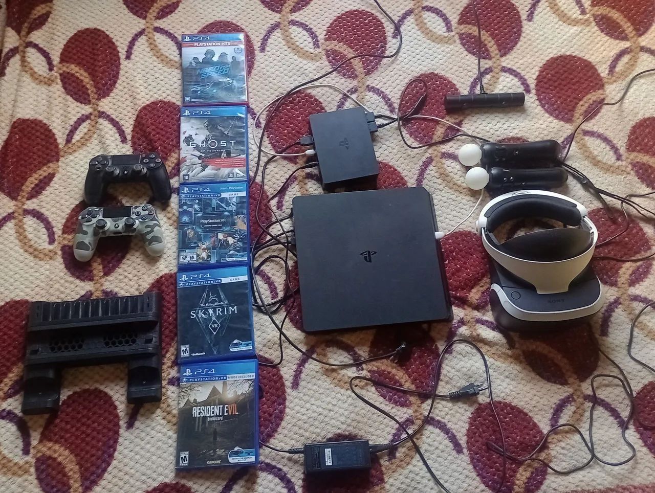 PS4 Slim 1TB + PSVR COMPLETO + 2 Controles + Base Cooler + Jogos PS4 Slim 1TB + PSVR COMPLETO + 2 Controles + Base Cooler + Jogos