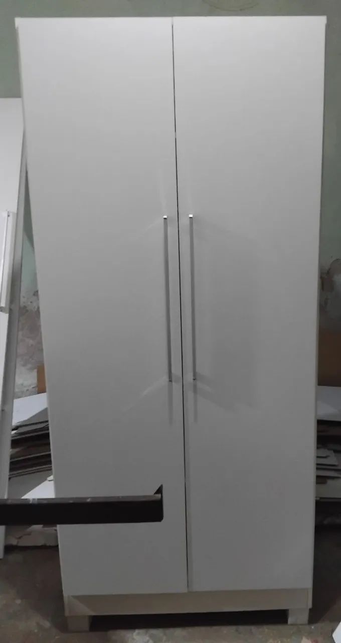 Guada roupas de solteiro usado