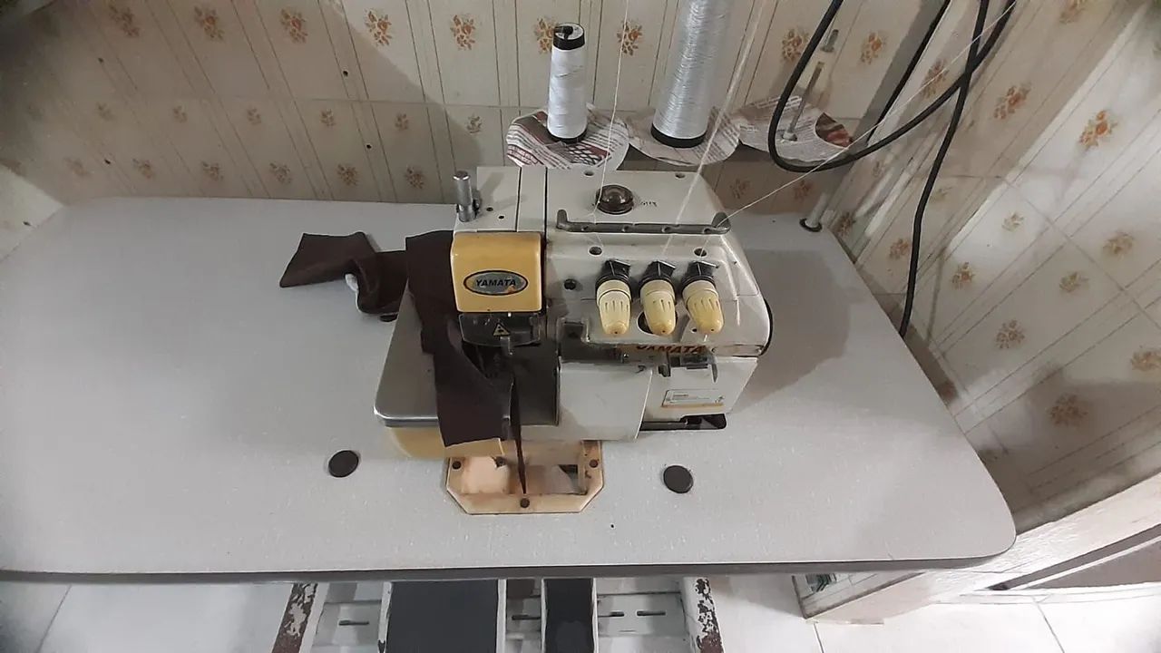 Máquina Overlock  - Foto 3