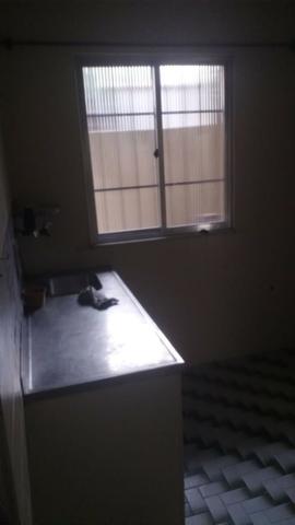 Casa tipo apto térreo 2 qts grandes, e pequeno quintal - desocupado - Nilópolis - Foto 5