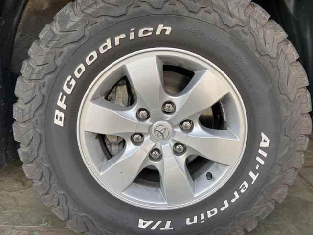 Hilux srv 2013/2013 preta diesel 85.100 km impecável sem detalhes 4 pneus bfgoodrich zero - Foto 12