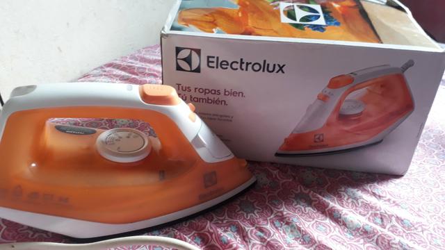 Ferro de passar roupa eletrolux seminovo e sem defeito algum aceito cartão - Foto 2
