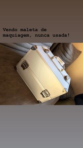 Bala com maquiagens
