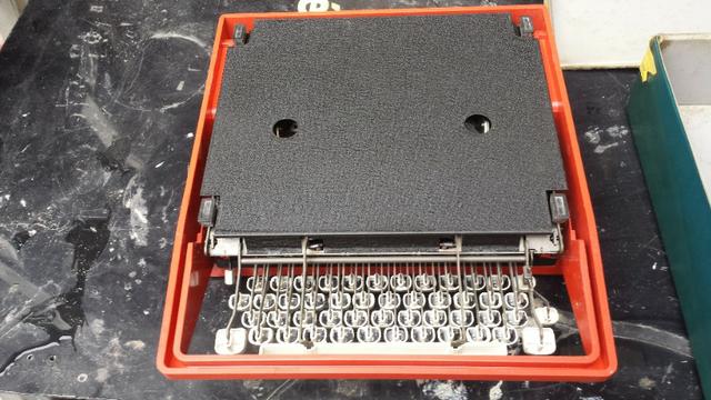 Máquina De Escrever Olivetti Dora Antiga - Foto 2