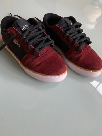 tenis hocks vinho