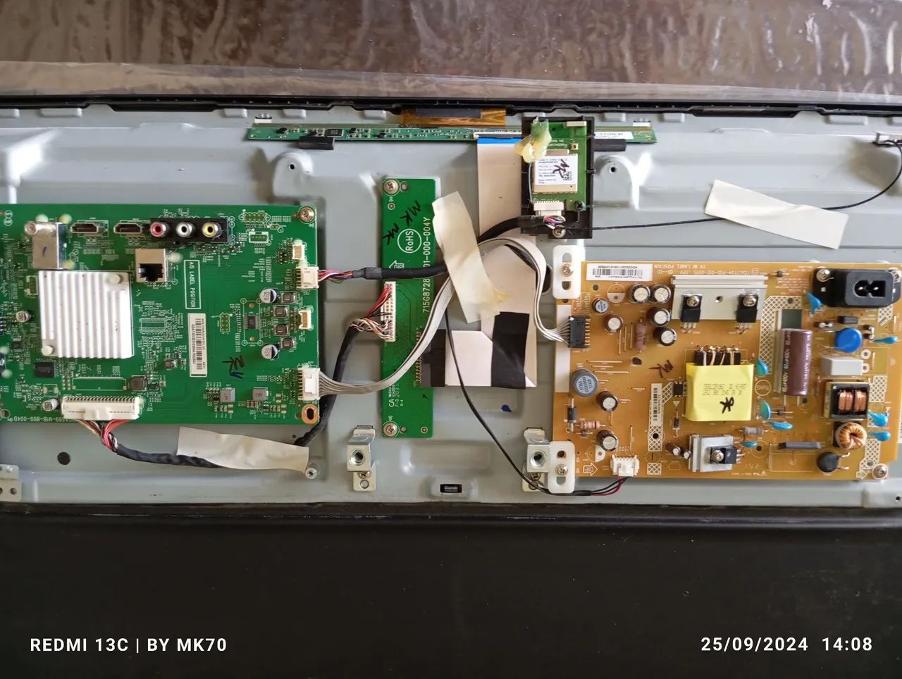 Peças placa principal/ placa fonte e flats e outros AOC Roku 32 pol - Foto 4