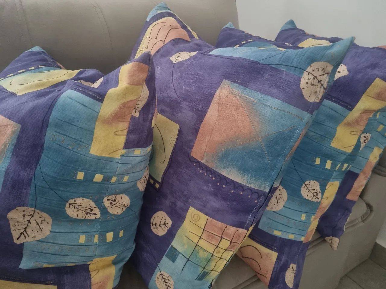 Almofadão  cheia com flocos e capa com  ziper 60x60 tecido impermeável