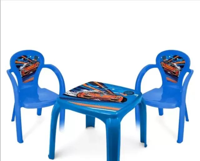 mesa infantil com duas cadeiras carros