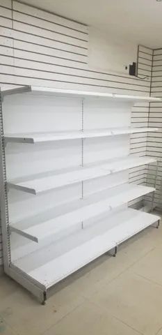 Gôndolas de Parede Branca ou Preta 