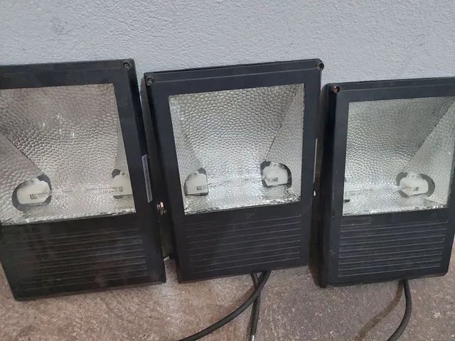 Vendo 3un Refletor Taschibra TRT 150 MBY - 150w - Foto 3