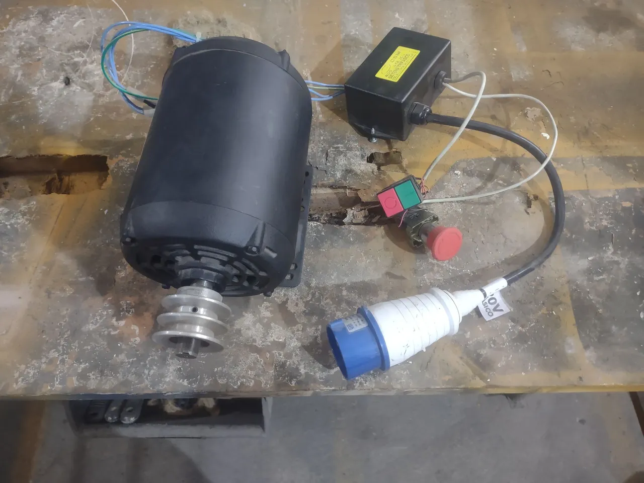 Motor de betoneira Weg 2cv, 220/380 com comando eletrico