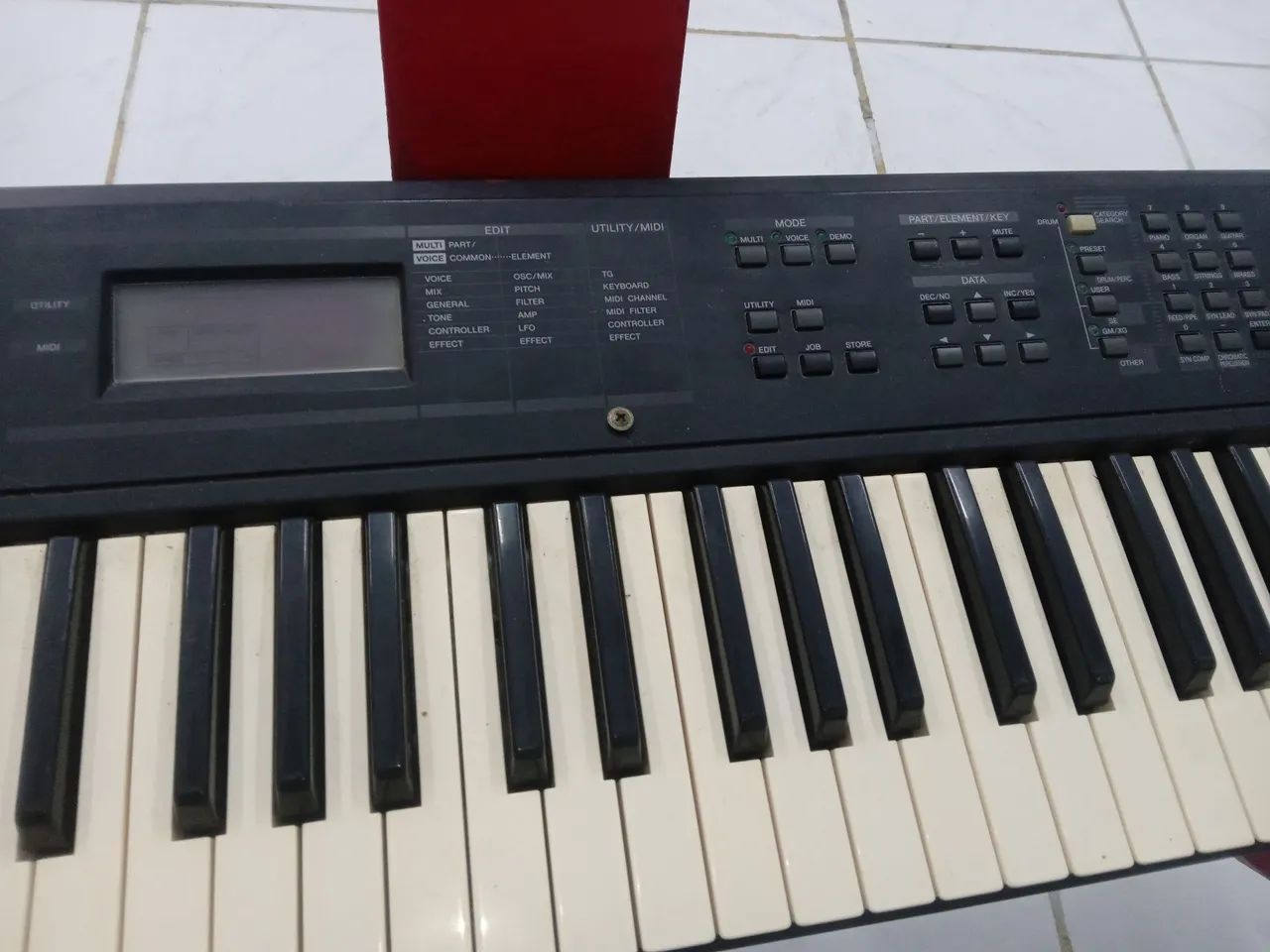 Teclado S03 yamaha (Quebrado) - Foto 5