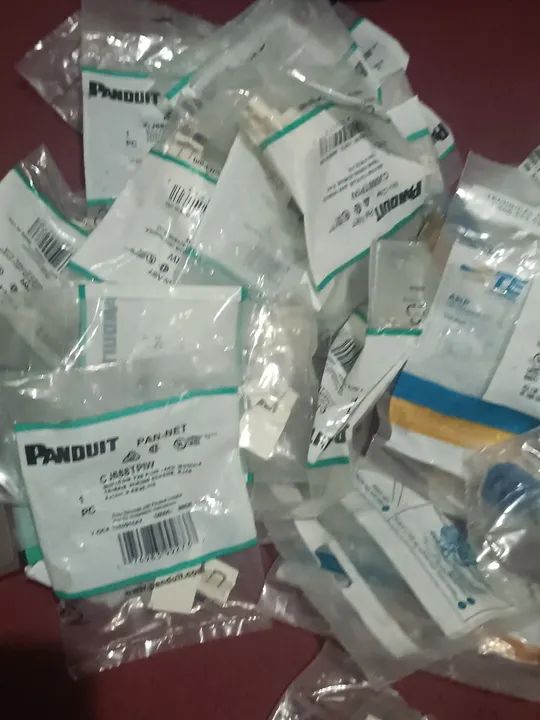 27 keystones panduit CAT6 modular  - Foto 3