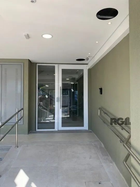 Libertas Imobiliária aluga!Ótimo apartamento no Menino Deus, de 2 dormitórios e vaga. Poss - Foto 11